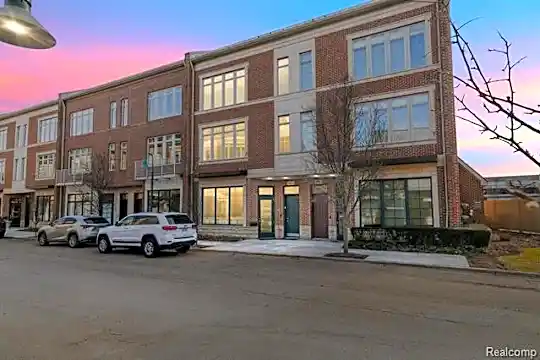 2004 Hazel St Photo 1