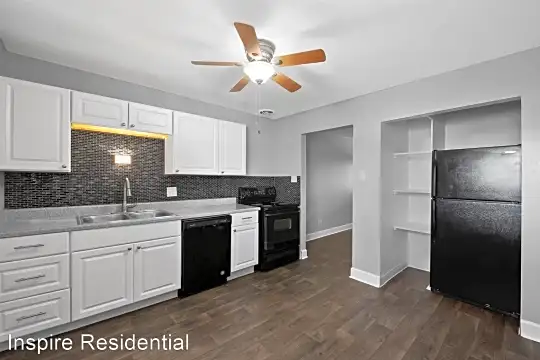 Beautiful Remodeled Apartments - includes washer/dryer Must See! Photo 2