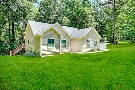 246 Lakeview Dr Photo 2