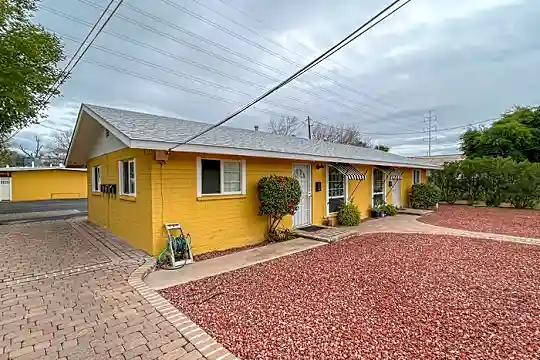 1217 S Farmer Ave Photo 1