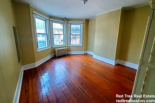 846 Huntington Ave Photo 1