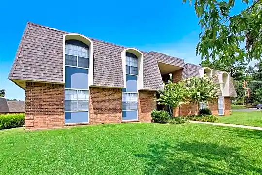Oak Manor Apartment Homes Photo 1