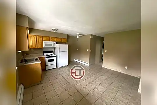 832A Hollywood Ave Photo 2