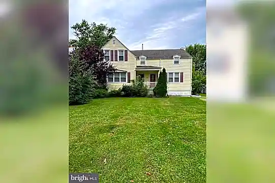 10 Holloway Ln #A Photo 1