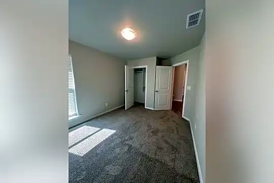 1626 133rd St Photo 2