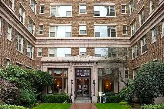 Lothlorien Apartments Photo 2