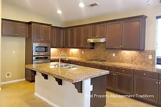 1421 Stanfill Road Photo 2