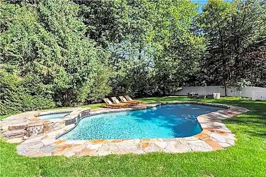 10 Echo Ln Photo 2