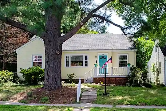813 W 47th St Photo 1