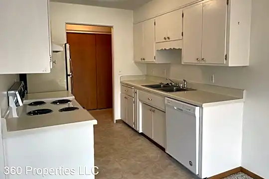 212 6th St S Photo 2