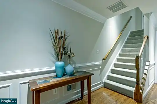 8844 Mansion View Ct Photo 2