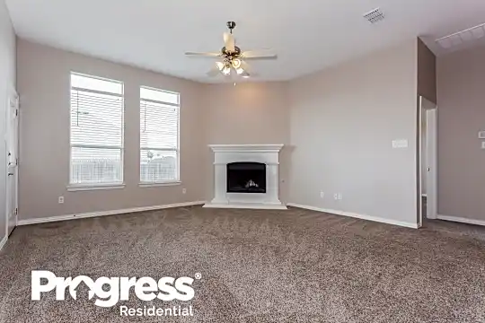 4613 Daisy Leaf Dr Photo 2