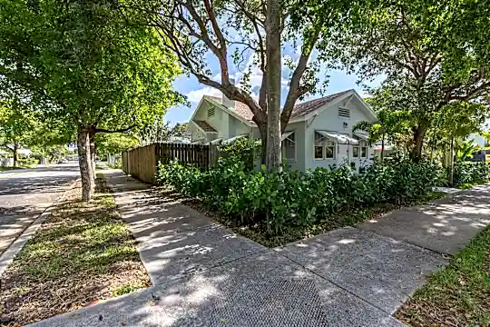 435 56th St Photo 1
