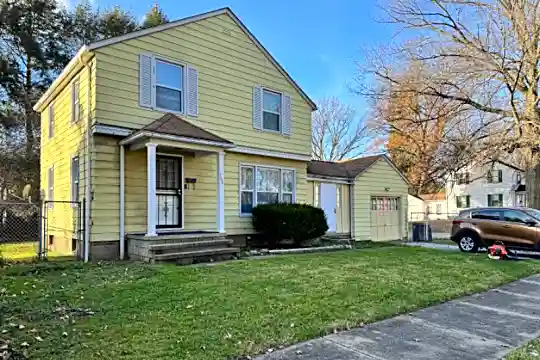 768 Seward Ave Photo 1