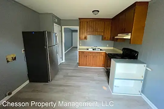 1705 Augusta Cir SE Photo 2