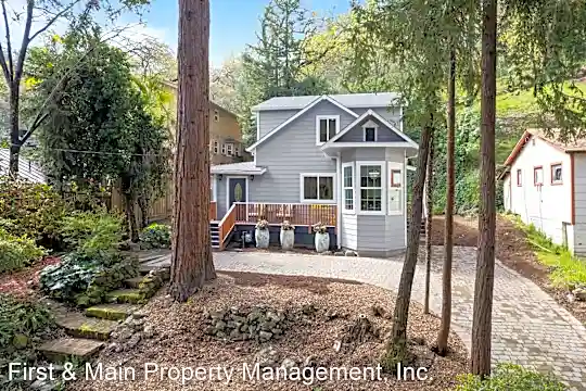 1309 Foothill Blvd Photo 2