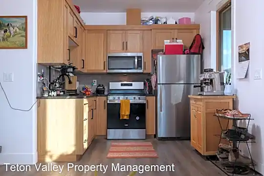6118 Hatfield Way Photo 2