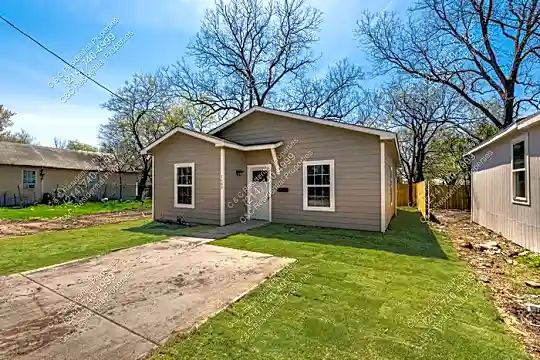 4611 Baldwin St Photo 2