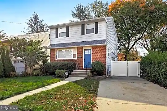 347 Ardmore Ave Photo 2
