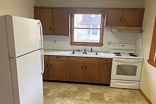 13912 Greenfield Ave Photo 2