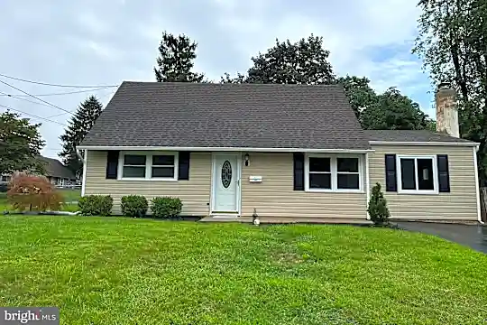 943 Terrace Blvd Photo 1