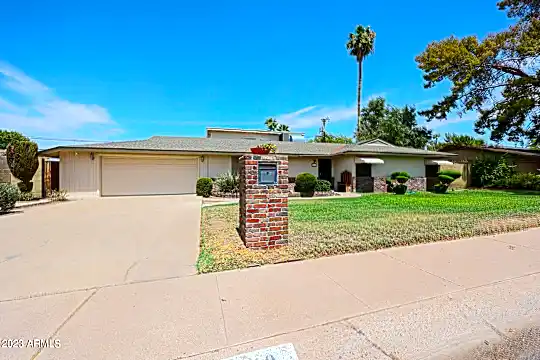 330 W Diana Ave Photo 1