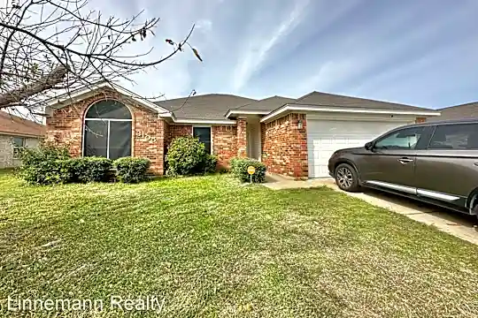3105 Hydrangea Ave Photo 1