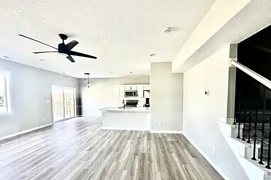 7000 Lake Hill Drive Photo 2