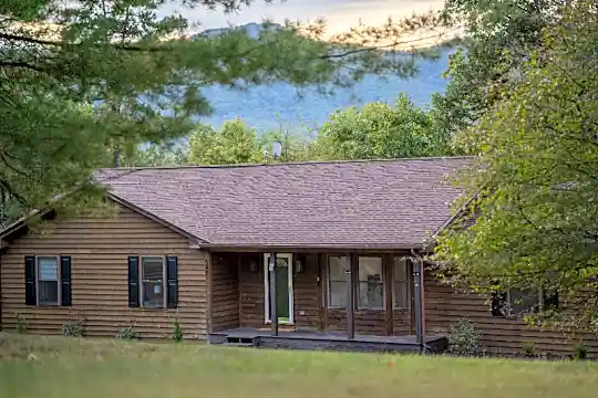 540 Lakeside Dr Photo 2