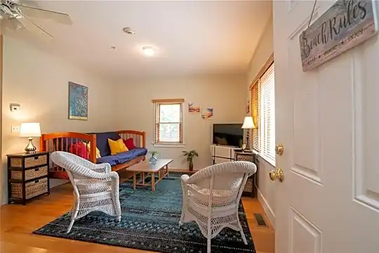 209 Watch Hill Rd #1 Photo 2