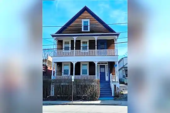 410 Thames St Photo 1