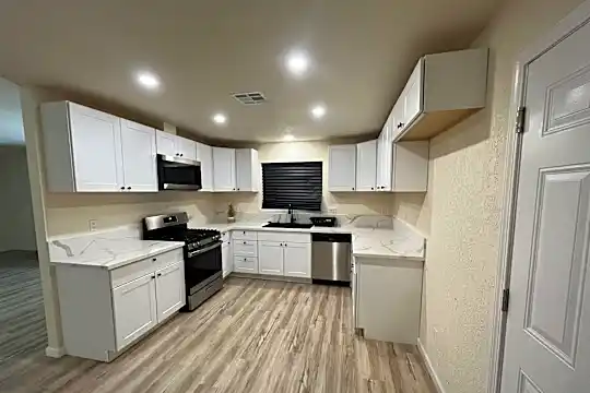 3021 Farris Ave Photo 2