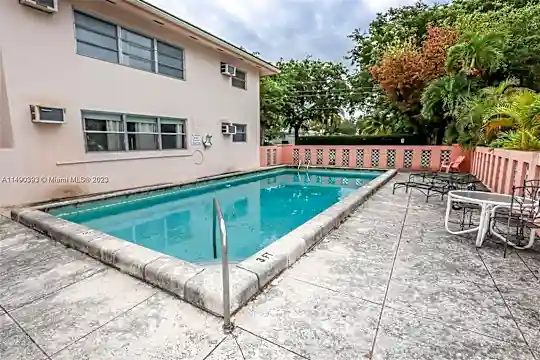 1250 S Alhambra Cir #6 Photo 2