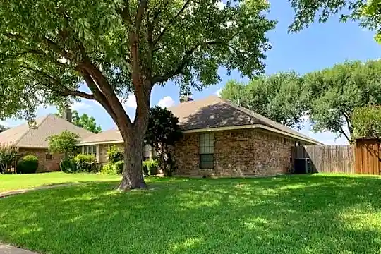 2209 Skiles Dr Photo 1