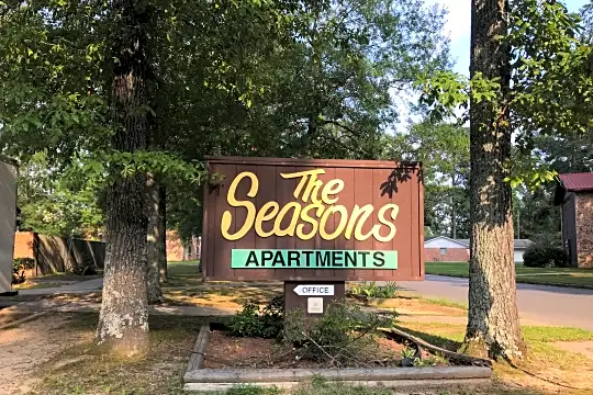 The Seasons Apartments Photo 2