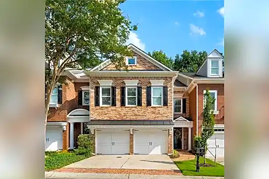2423 Loxford Ln Photo 1