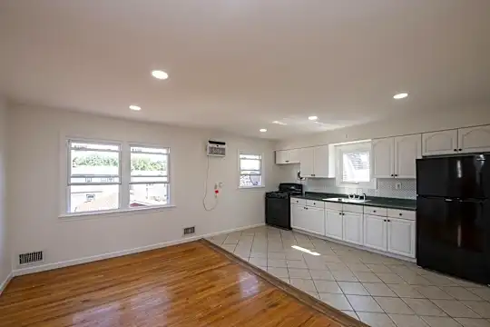 52 River St #2 Photo 2