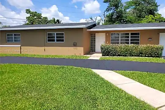 9401 SW 181st St Photo 1