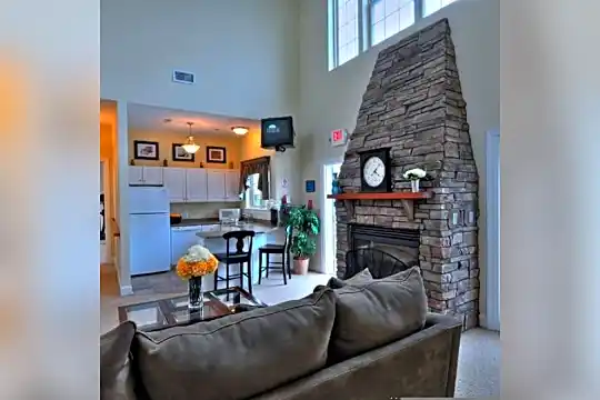 500 Valley Stream Dr Photo 2