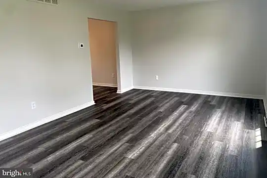 5238 Farm Pond Ln Photo 2