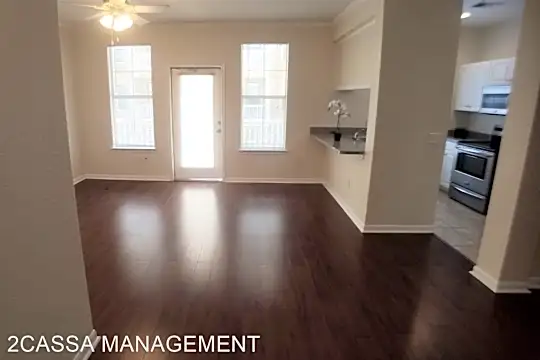 860 N Orange Ave Photo 2