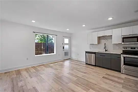 4414 N Carroll Ave #102 Photo 1