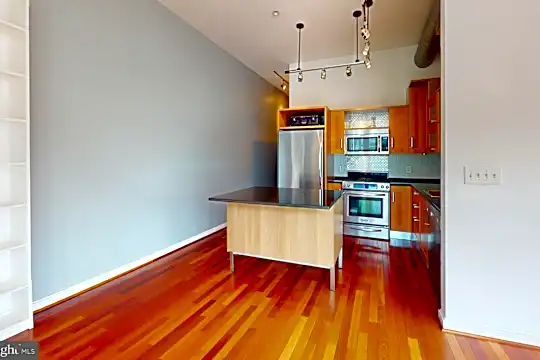1390 V St NW #305 Photo 2