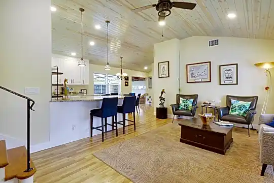 207 Blossom Ln Photo 2