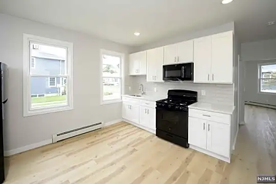 8-02 Chester St #1 Photo 1