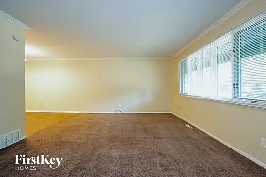 148 Berkshire Drive Photo 2