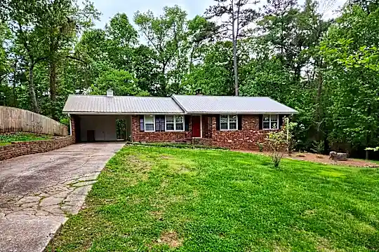 3131 Edgewater Dr Photo 2