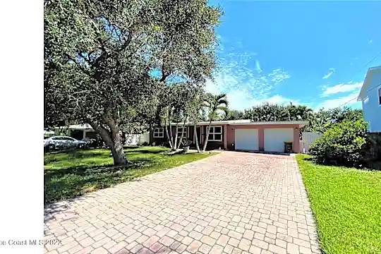 1375 Bayshore Dr Photo 1