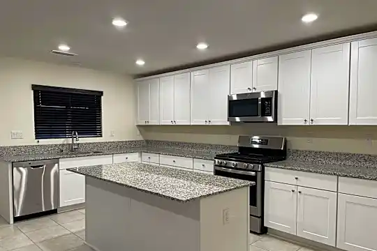 8927 Quail Fls Dr Photo 2