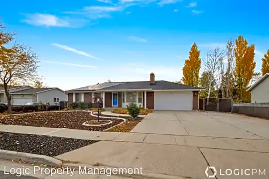 10328 Countrywood Dr Photo 2